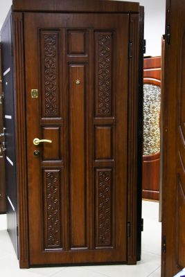 Вхідні двері з різьбленням. Магазин VDim.